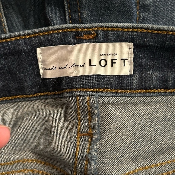 Loft Ann Taylor Womens Size 28/6 Curvy Kick Crop Medium Wash Roll Hem Jeans - Picture 3 of 8